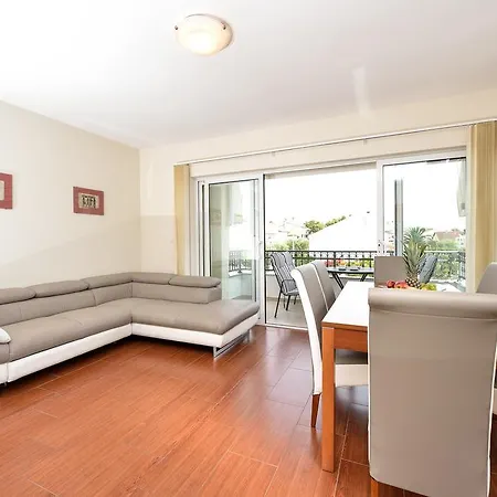 33 Apartmán