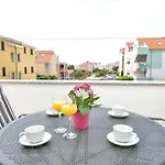 Apartment 33