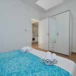 Apartment 33 *