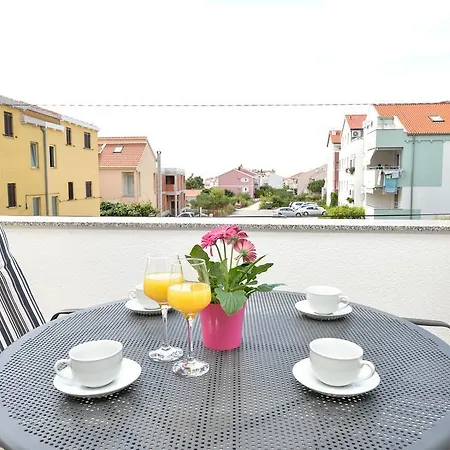 Apartment 33
